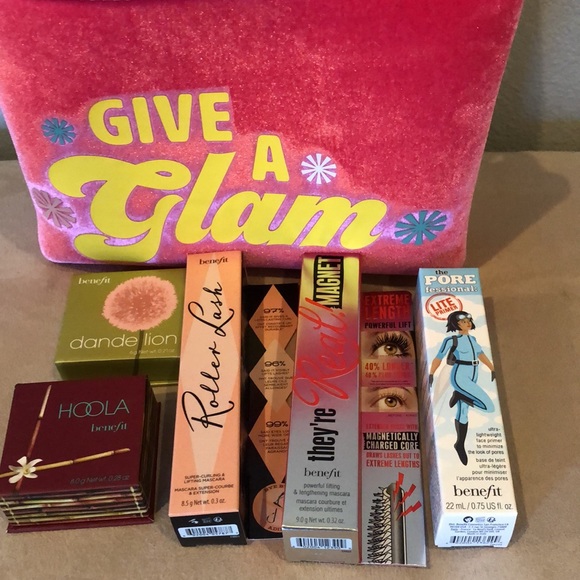 NEW Benefit cosmetics, 5 full size products with makeup bag, - Picture 2 of 14